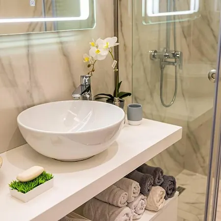 Apartment Cactus Costal: Pool Table And Sauna Loft Vlore