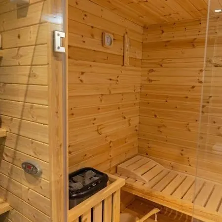 Apartment Cactus Costal: Pool Table And Sauna Loft