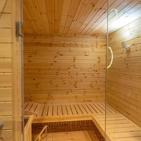 Apartment Cactus Costal: Pool Table And Sauna Loft